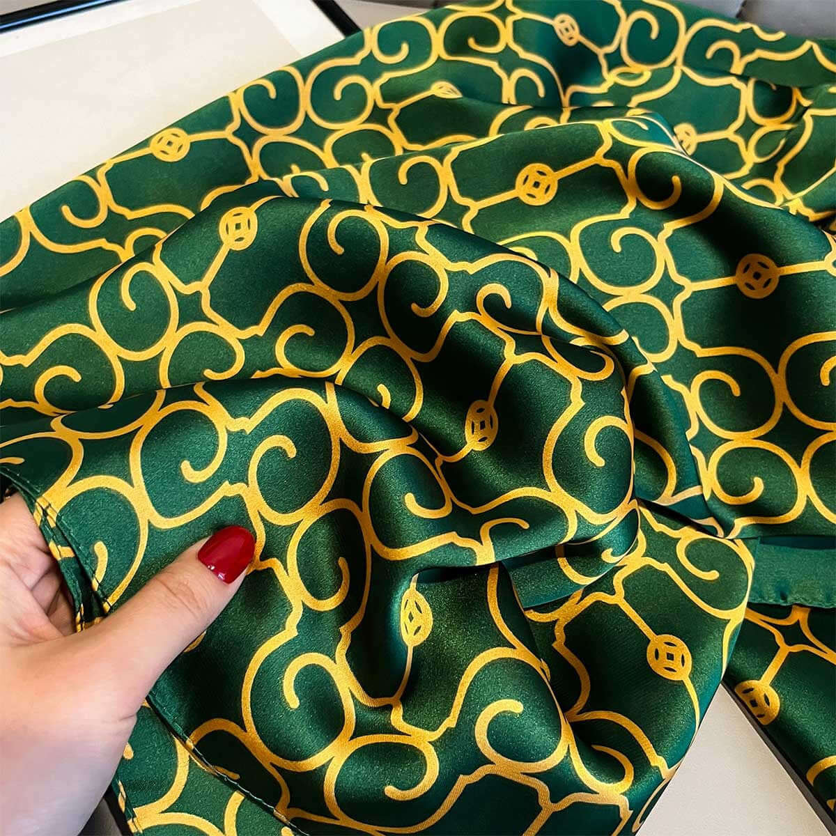 Women's Stylish and Versatile Green Shawl