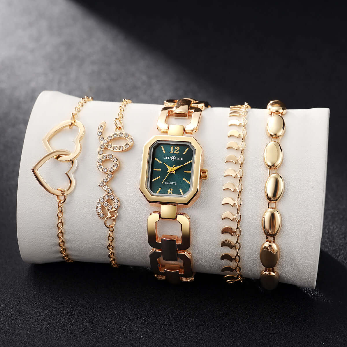 Sleek, Versatile Square Watch Heart-shaped Bracelet