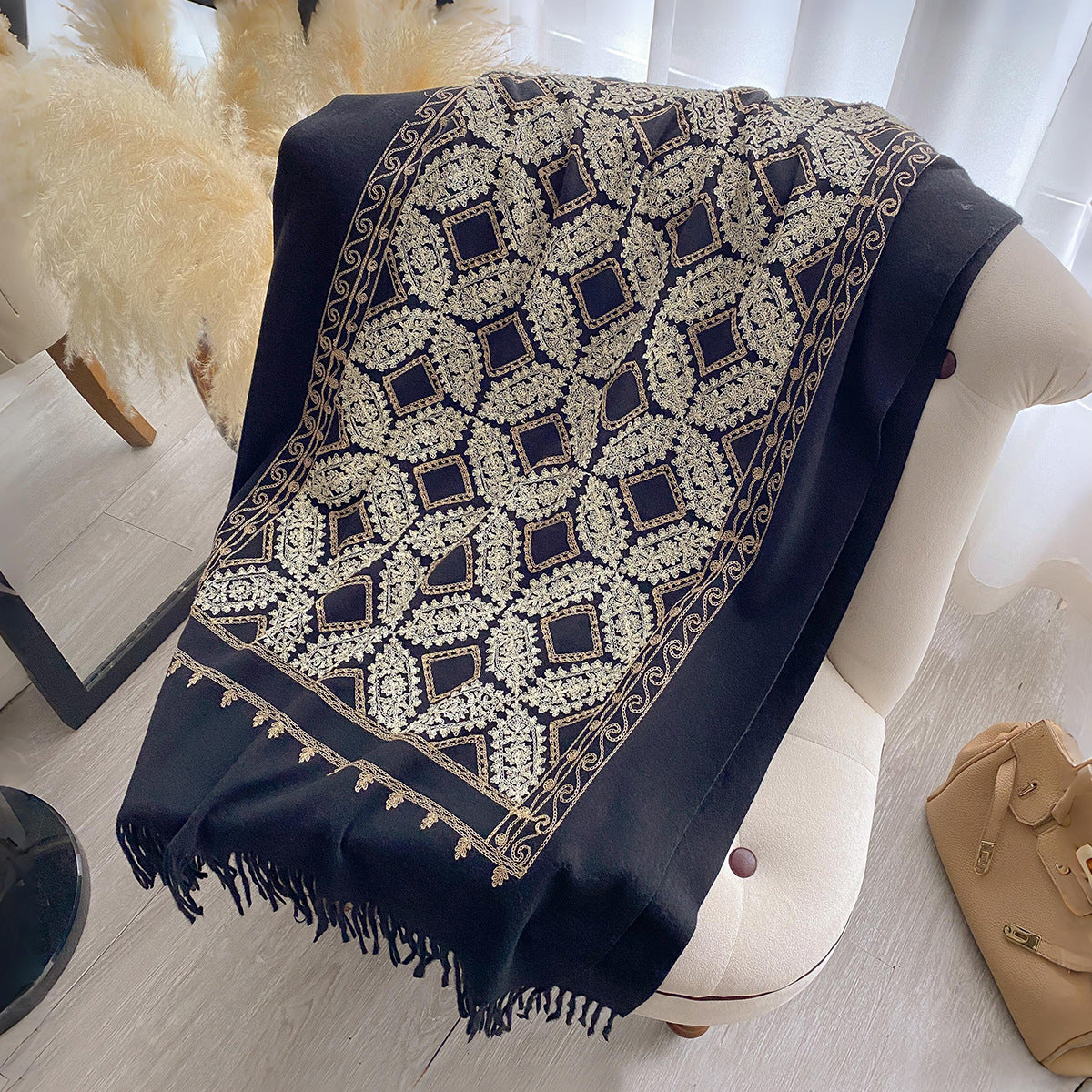 Women's Jacquard Hanging Tassel Embroidered Shawl