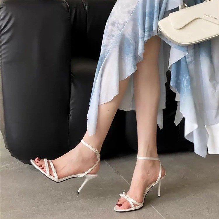 Ladies sharp point slender heel