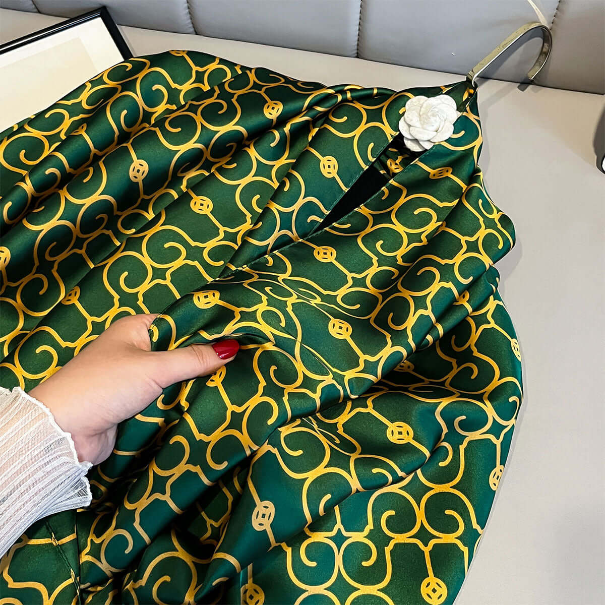 Women's Stylish and Versatile Green Shawl