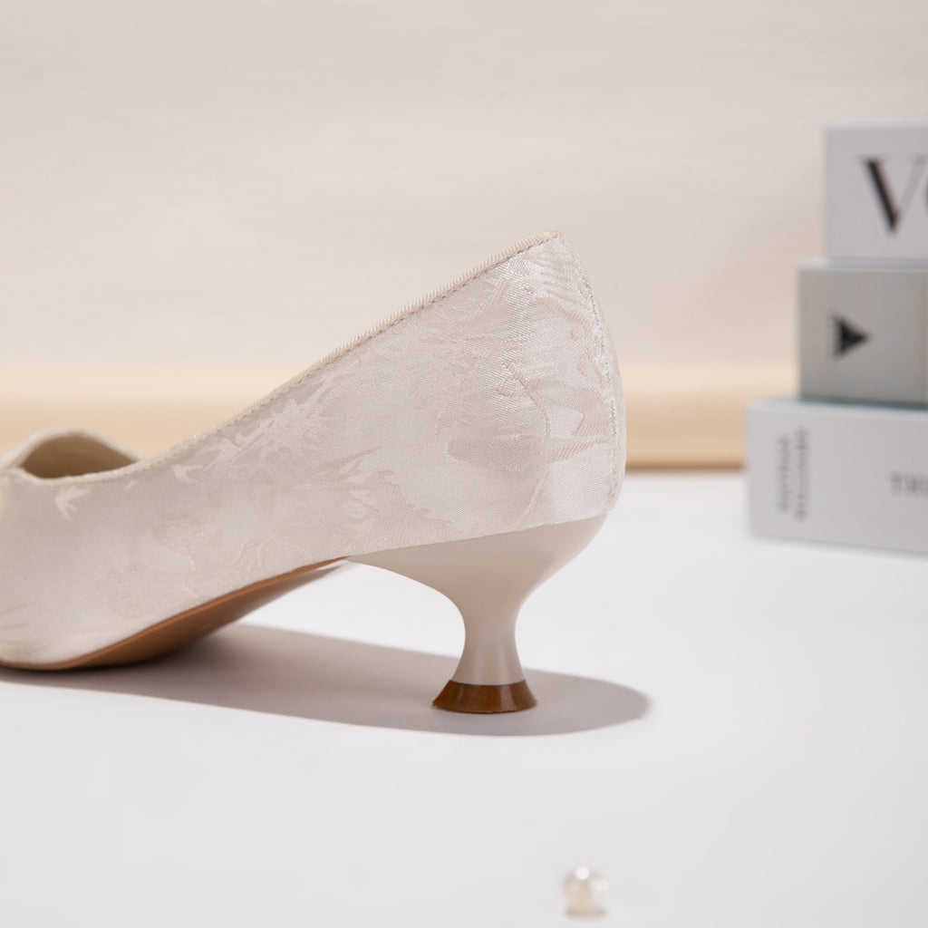 Women's Jacquard pointed toe pumps