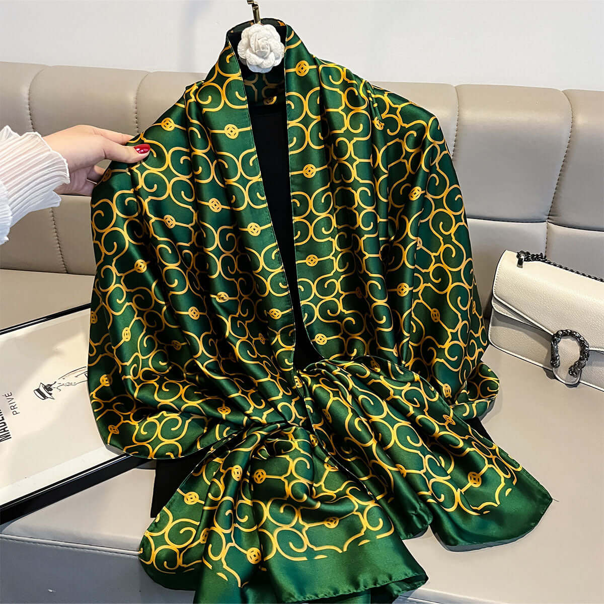Women's Stylish and Versatile Green Shawl