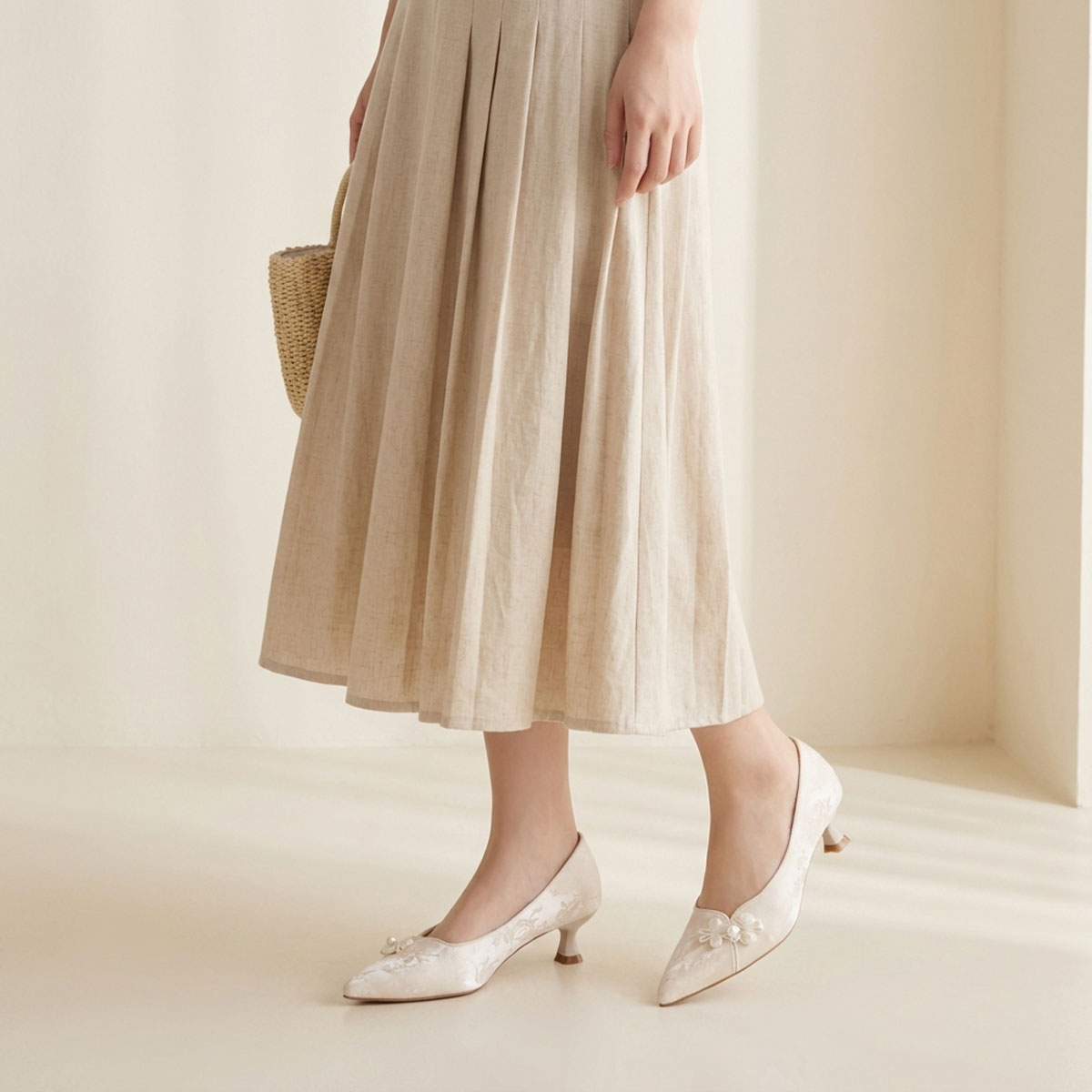 Women's Jacquard pointed toe pumps