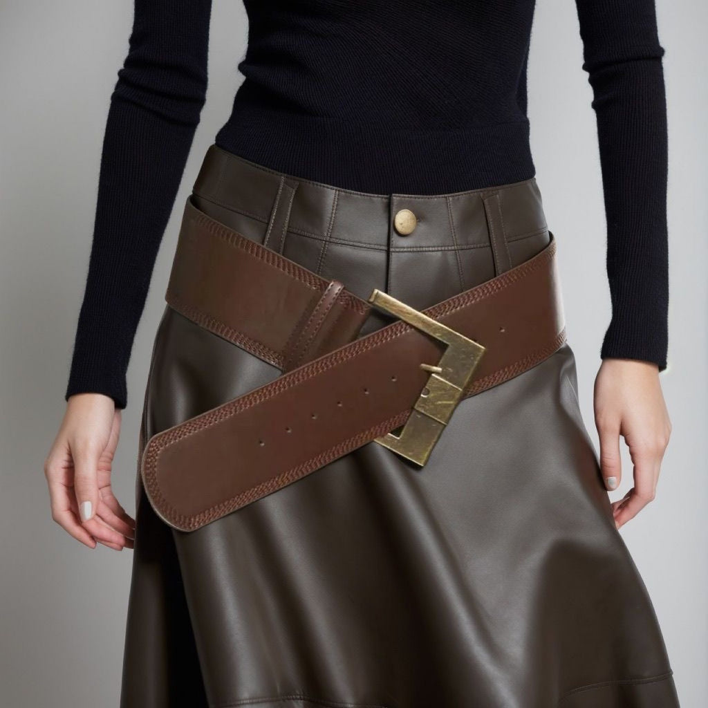 Ladies Figure-flattering Outfit with A Spicy-style Belt