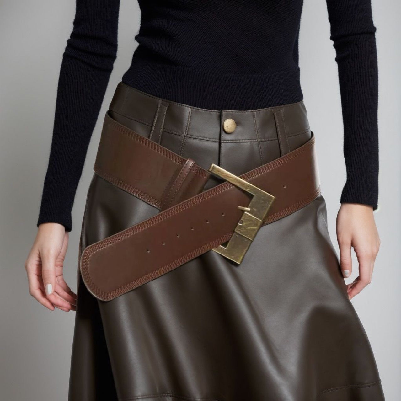 Ladies Figure-flattering Outfit with A Spicy-style Belt