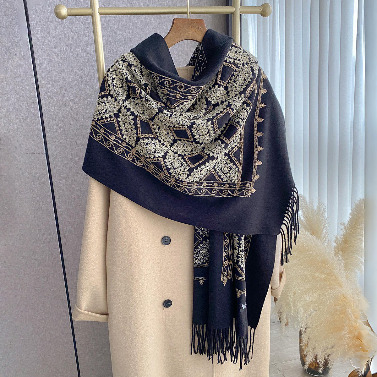 Women's Jacquard Hanging Tassel Embroidered Shawl