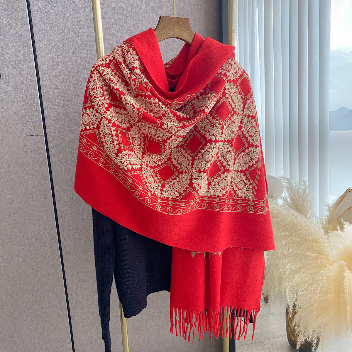 Women's Jacquard Hanging Tassel Embroidered Shawl