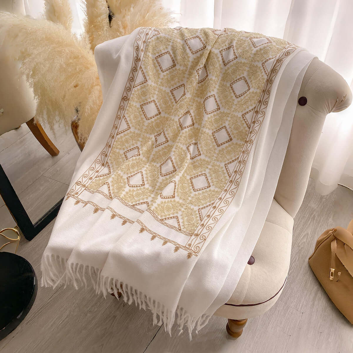 Women's Jacquard Hanging Tassel Embroidered Shawl