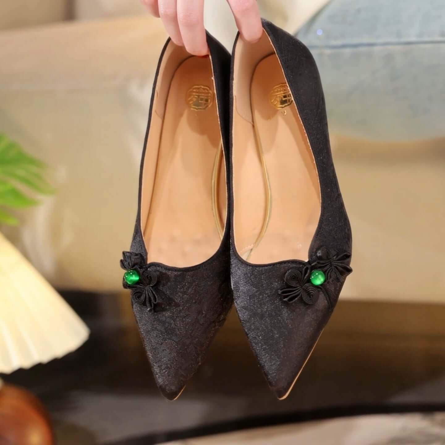 Women's Jacquard pointed toe pumps